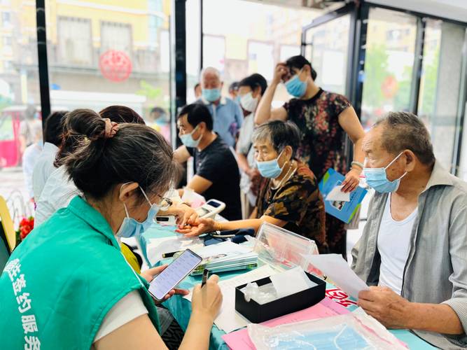 济宁市任城区医疗保障局健康义诊进社区服务居民零距离